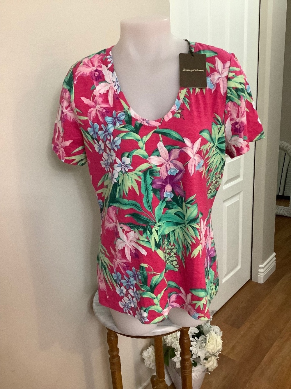 NWT Tommy Bahama Cotton Vibrant Tee Large